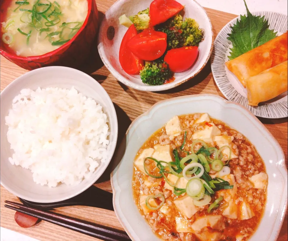 麻婆豆腐、チーズ春巻き、トマトとブロッコリーのサラダ、中華玉子スープ|samさん