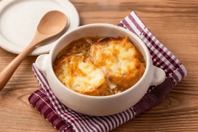 しょうゆ糀のオニオングラタンスープ|マルコメ キッチンさん