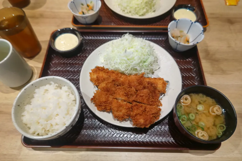 帆立のミックスフライ定食、帆立と熟成ロースかつ定食、バニラアイス、クリームあんみつ(夕飯、かつ庵)|enarinさん