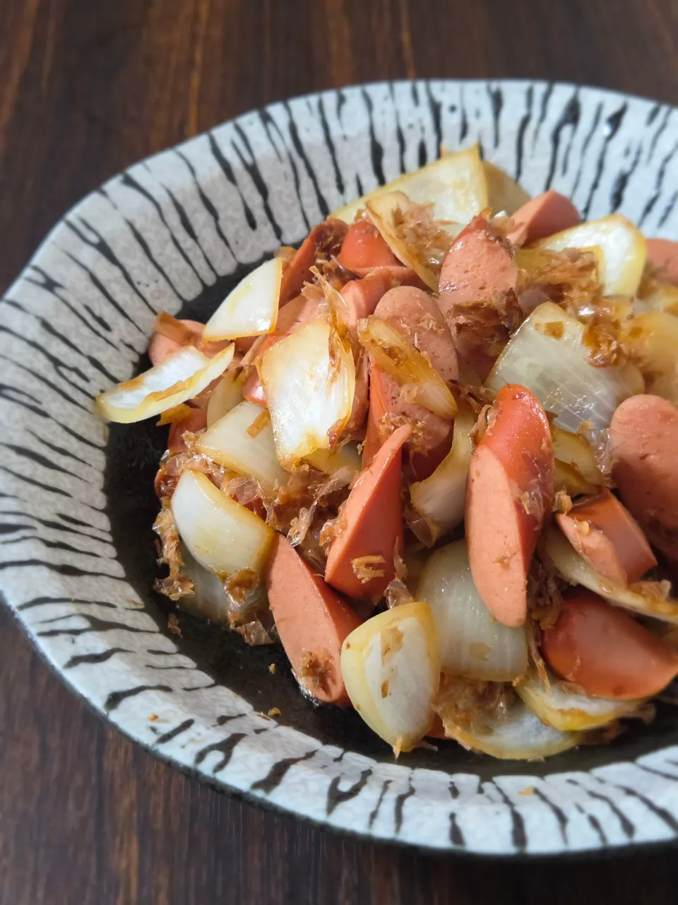 息子作👦ウインナーと玉ねぎの和風炒め|ぱんだのままんさん