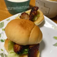 ＊休日朝ごはん♬醤油麹チキンのミニバーガー＊| ultramarineさん