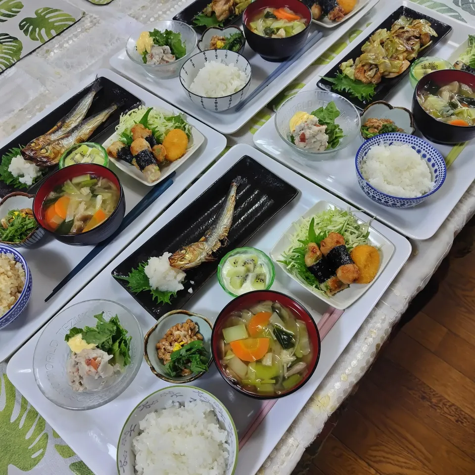 鰯の定食と、子供達は、ガリバタチキン定食です✨|rikako♪。.:＊さん