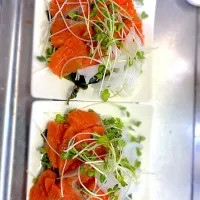 サーモンとイカソーメン🤔|Shimoda Tohruさん