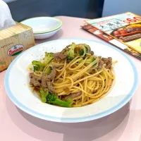 Spaghetti with Black Pepper Shredded Beef and Broccol|skyblueさん