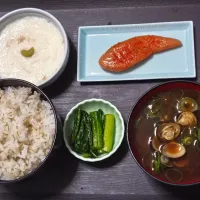 今日の朝ごはん（押麦ごはんに辛子明太子（あごおとし）、だるまいもの山かけ、赤だしのしじみ汁、野沢菜漬）|Mars＠釜飯作り研究中さん