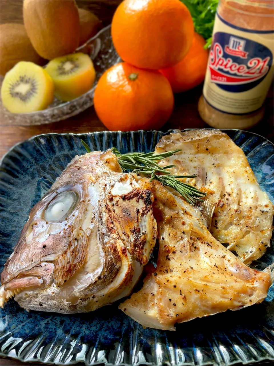 釣り魚🎣鯛のアラのスパイス21焼き|9421beruさん