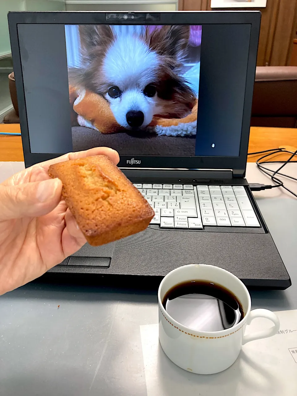 今日の昼ご飯　お得意様からお年賀にいただいたフィナンシェ　いただきまーす😋|なびさん