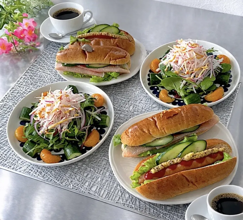 ハリハリサラダと2種のパンでモーニング|akkiyさん