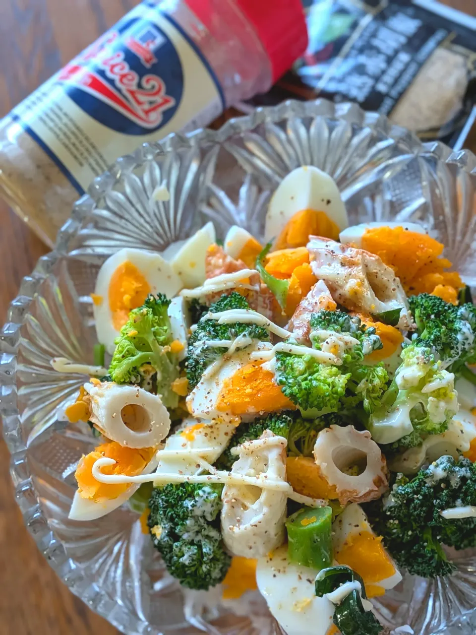 オーロラさんの料理 ちくわとブロッコリーとゆで卵のデリ風わさびマヨサラダ|fumfumさん