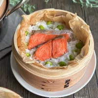 鮭と枝豆のせいろご飯（ポークジンジャー&野菜との二段蒸し）|ゆーこどんさん