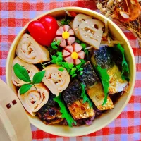 焼き鯖弁当
　焼鯖
　季節のお野菜
　だし巻きたまご
　
美味しくできました✨|ふかふかごはんさん