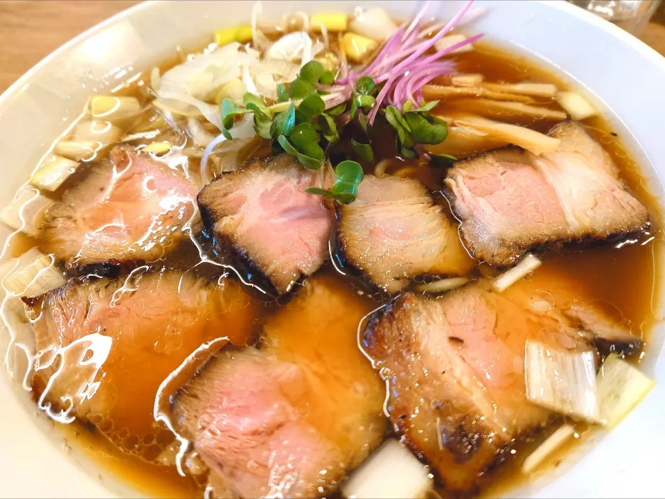 【期間限定】
【2023年12月移転、間借り営業】
R+ 隠れ家すぎるラーメン屋 
生姜醤油らーめん 細麺 (細麺or太麺の選択、1,300円)
@池袋6分 
26025
〈醤10塩7噌󠄀2タ2出1F1冷0チ1混1つ0〉|大脇さん