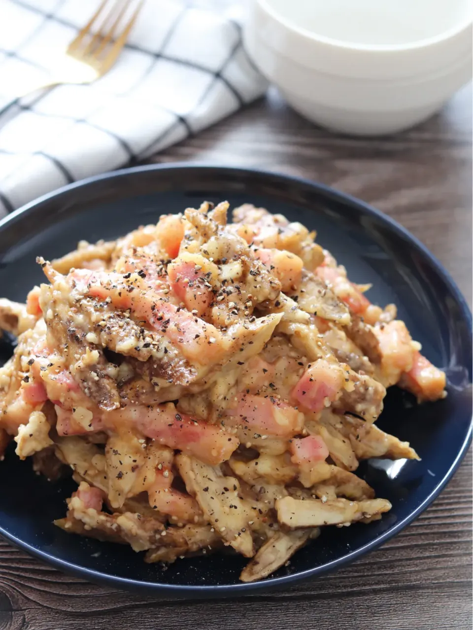 🆔518296                                                                #ごぼうとベーコンの甘辛ガーリックペッパーチーズ 💕|ともきーた (伊藤 智子)さん