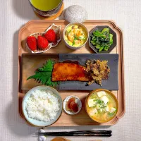 メカジキの照り焼きの献立