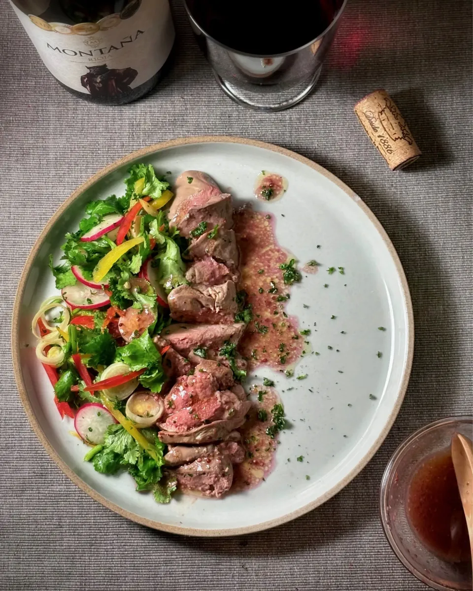低温調理レバーのカルパッチョ、赤ワインのソースで|まる(丸大豆)さん
