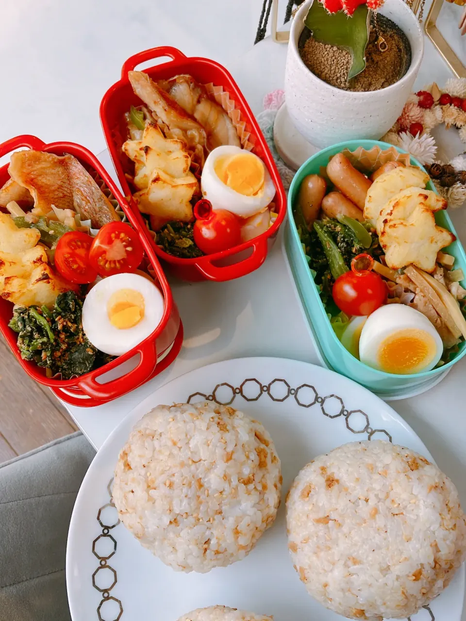 鯖とゴマのおにぎり🍙弁|Harumiさん