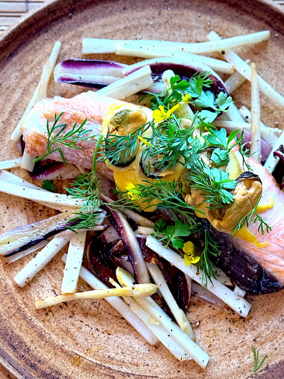 サーモンとムール貝 ホワイトアスパラガス タルティーボ|keisukeさん