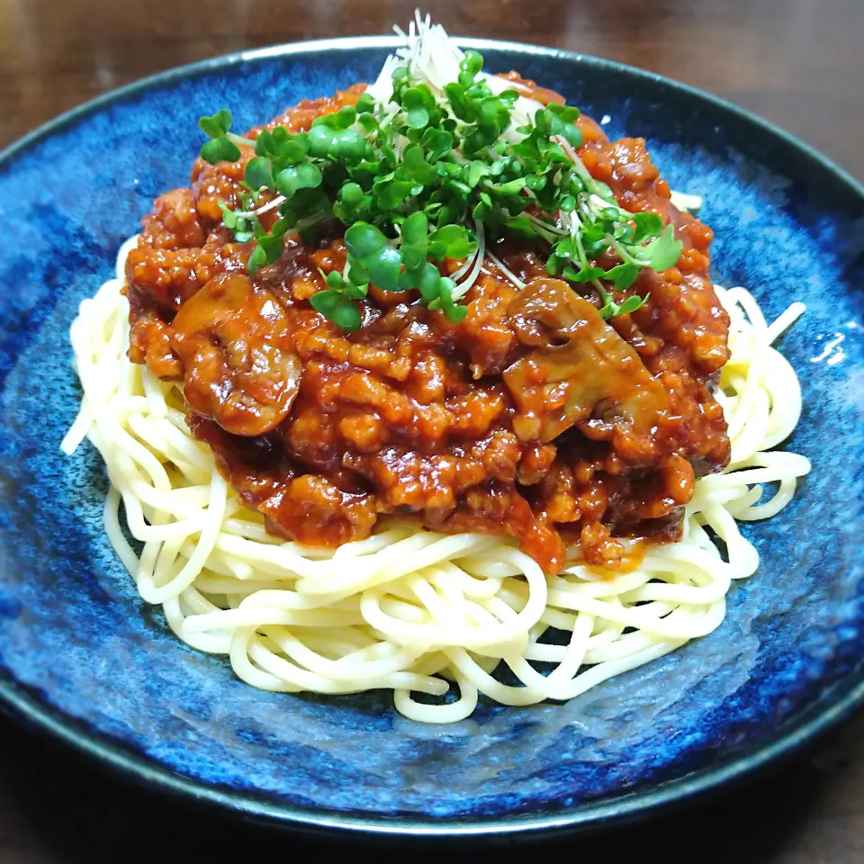 冷凍ハンバーグdeミートソースパスタ😋🍝🍅|ソコツモノさん
