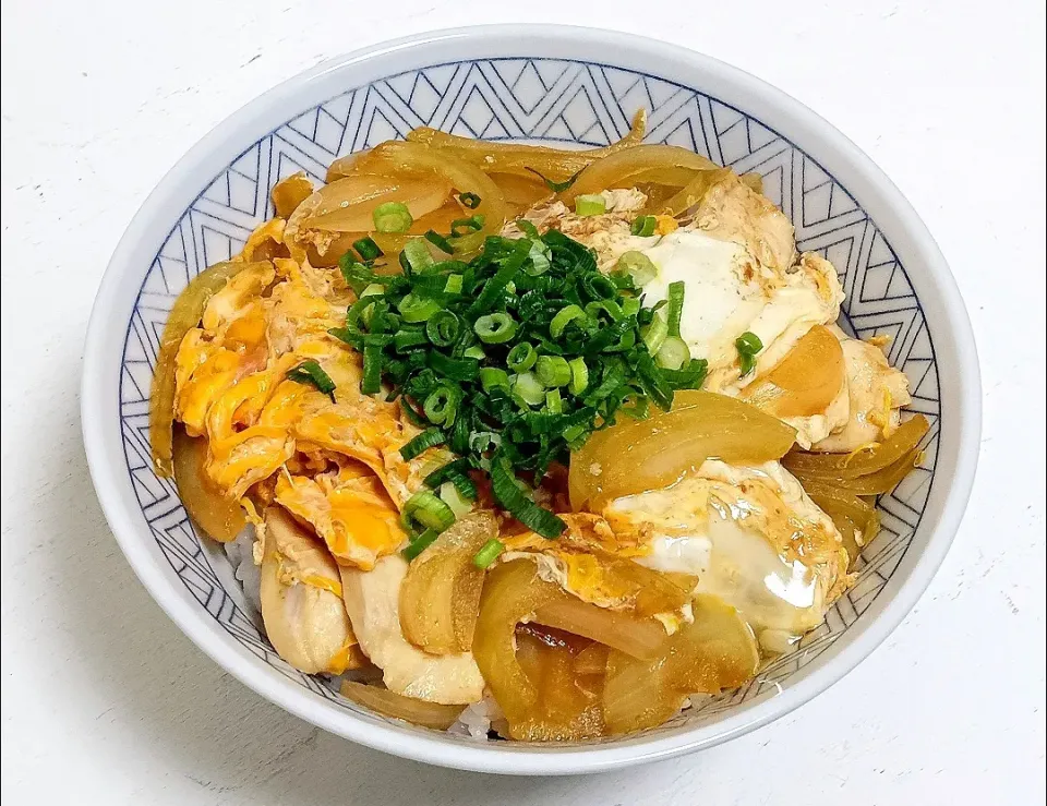 【柔らかトロムネ肉②】蕎麦屋の親子丼🎯|Falco*さん