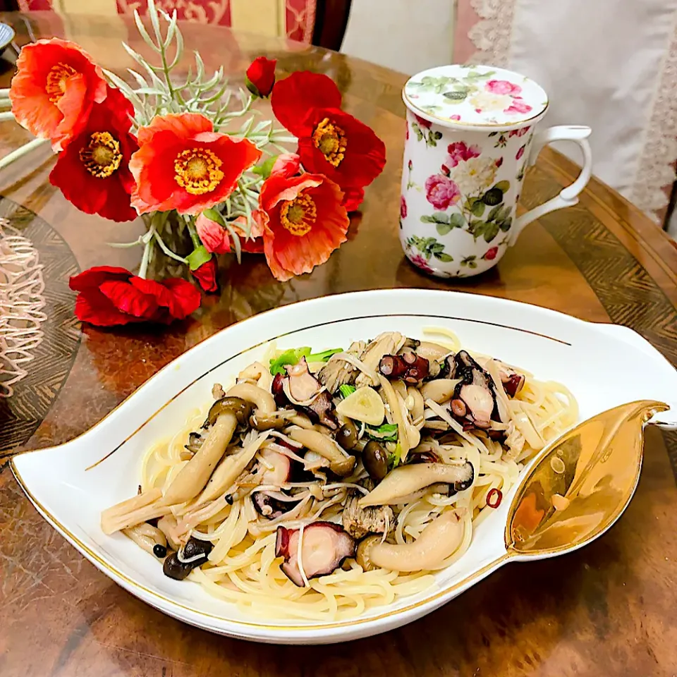 タコときのこのペペロンチーノ|ショコラさん