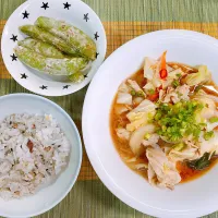 豚肉と野菜の味噌煮込み♡スナップえんどうのおかかあえ♡|まゆかさん