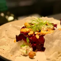 Beetroot with cashew yogurt and rice paper cracker|Bento MaMaさん
