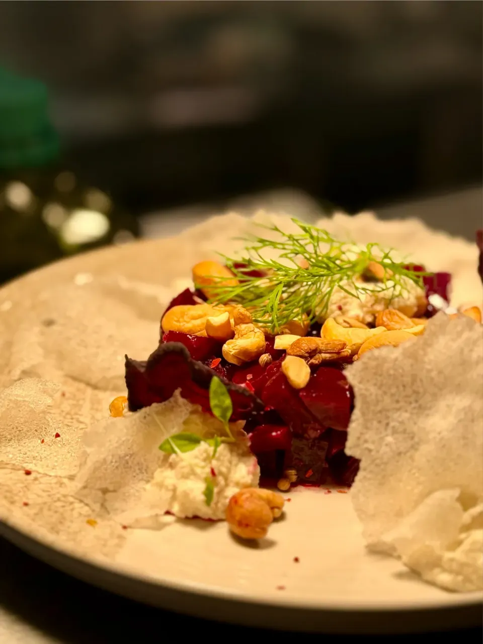 Beetroot with cashew yogurt and rice paper cracker|Bento MaMaさん