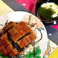 ミニ鰻丼と豆腐とワカメのお吸い物|プクママさん