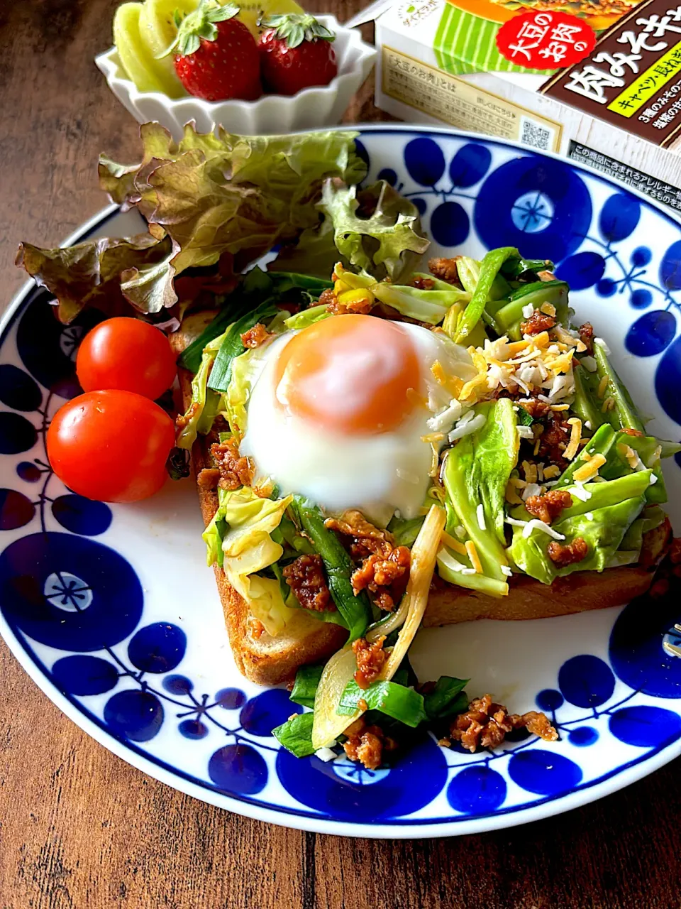 肉みそキャベツ　オンザトースト|とんちんさん