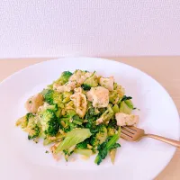鶏胸肉とブロッコリーの白だしガーリック炒め🐥🥦🧄|sakiさん
