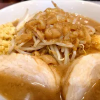 【TRY ラーメン大賞 2018年 
汁なし部門1位】 
【食べログ TOP 5000】
用心棒 神保町店 
ラーメン (980円、麺300g) 
― 麺半分150g
＋豚追加1 (180円)
＋スキヤキ (生卵/魚粉/葱、130円)
＋ニンニクマシ (無料) 
＋ショウガマシマシ (無料) 
＋ヅケアブラ少し (無料)
―野菜少なめ
@神保町3分 
(JR秋葉原駅から徒歩26分) 
26026
〈醤11塩7噌󠄀2タ2出1F1冷0チ1混1つ0〉|大脇さん