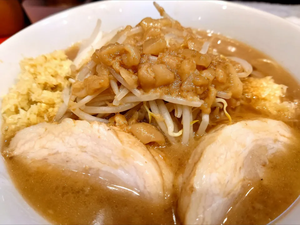 【TRY ラーメン大賞 2018年 
汁なし部門1位】 
【食べログ TOP 5000】
用心棒 神保町店 
ラーメン (980円、麺300g) 
― 麺半分150g
＋豚追加1 (180円)
＋スキヤキ (生卵/魚粉/葱、130円)
＋ニンニクマシ (無料) 
＋ショウガマシマシ (無料) 
＋ヅケアブラ少し (無料)
―野菜少なめ
@神保町3分 
(JR秋葉原駅から徒歩26分) 
26026
〈醤11塩7噌󠄀2タ2出1F1冷0チ1混1つ0〉|大脇さん