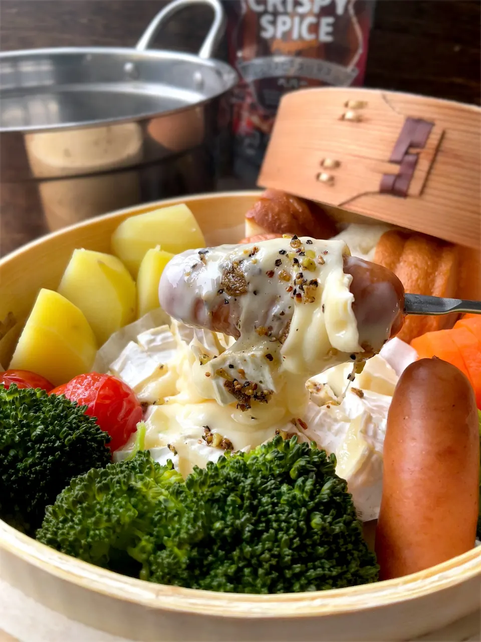 蒸籠でチーズフォンデュ🫕withクリスピースパイスペパー|9421beruさん
