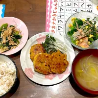 ささみと豆腐のつくね　さつまいもと玉ねぎの味噌汁　ブロッコリーとブロッコリースプラウトのオーロラサラダ　小松菜とえのきの中華和え|おさむん17さん