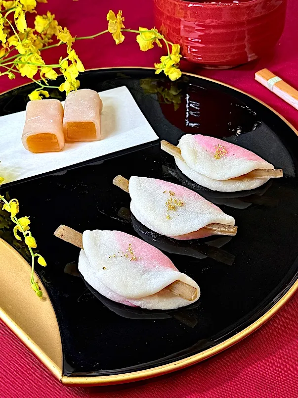 花びら餅 (雪平) ＆ 求肥(ぎゅうひ)|鬼百合さん