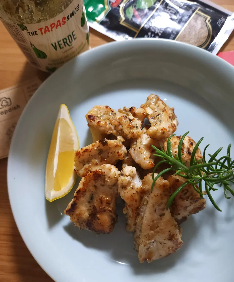 タパスソースヴェルデでヤゲン軟骨炒め|ナオミさん