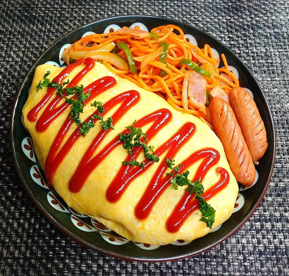 ダブル炭水化物♪オムライス＆ナポリタンでムスコの置きランチ|からあげビールさん