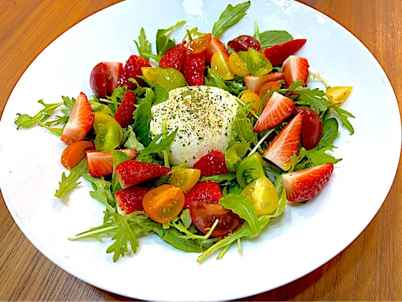 イチゴとトマトのプラッターチーズサラダ|かつらさん