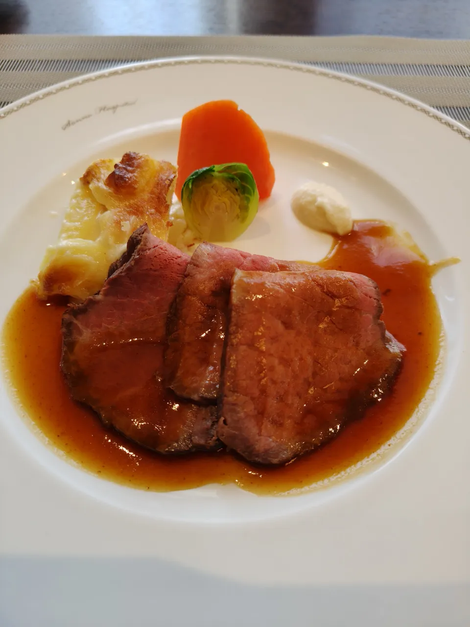 低温ローストビーフ　ラドゥビアン　ロフォーレソース|はやとさん