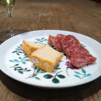 ウォッシュチーズとサラミ|古尾谷りかこさん