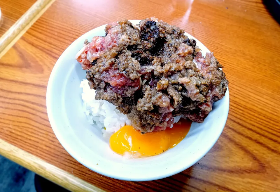 【新鮮生ラムが柔らかい🎯】半生！飲めるジンギスカンのTKG丼✨|Falco*さん