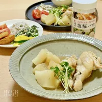 塩糀パウダーで やわらか鶏手羽元のさっぱり煮