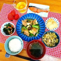 手羽元のこってり中華風煮込み晩御飯🥢|まゆめろさん