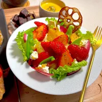 苺サラダが主役の日|すずさん