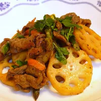 牛肉とれんこんの甘辛黒こしょう炒め