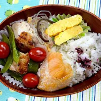 焼鮭、焼鳥、玉子焼🍱|なお🅿️さん