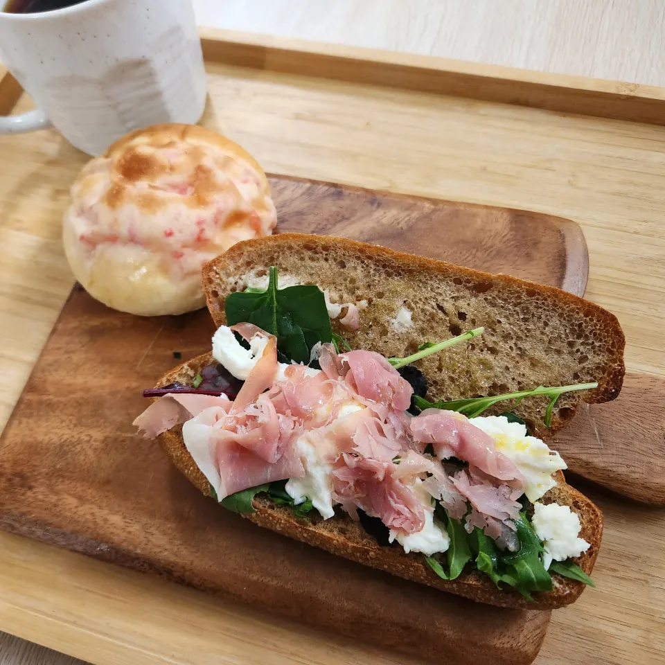 バケットサンドで朝御飯|みっちょんさん