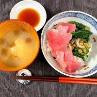 スーパーのお刺身パックで海鮮丼🌛|みーぬさん