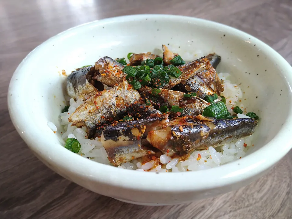 かおるさんの料理 ヨロン丼（オイルサーディン丼）|古尾谷りかこさん