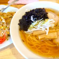 【TRYラーメン大賞2019 - 2020 
新人賞 にぼし部門1位】 
新潟中華そば うめ川 
ラーチャン (煮干中華そばと半炒飯のセット、1,380円) 
＋岩のり (うめ川Tシャツ着用で無料)
@板橋区役所前5分 
(JR板橋駅から徒歩20分) 
22028
〈醤13塩7噌󠄀2タ2出1F1冷0チ1混1つ0〉|大脇さん